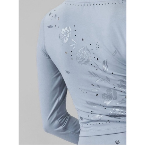 Athleta Shanti Eyelet Blue Long Sleeve Floral Top Size Medium - Picture 7 of 9